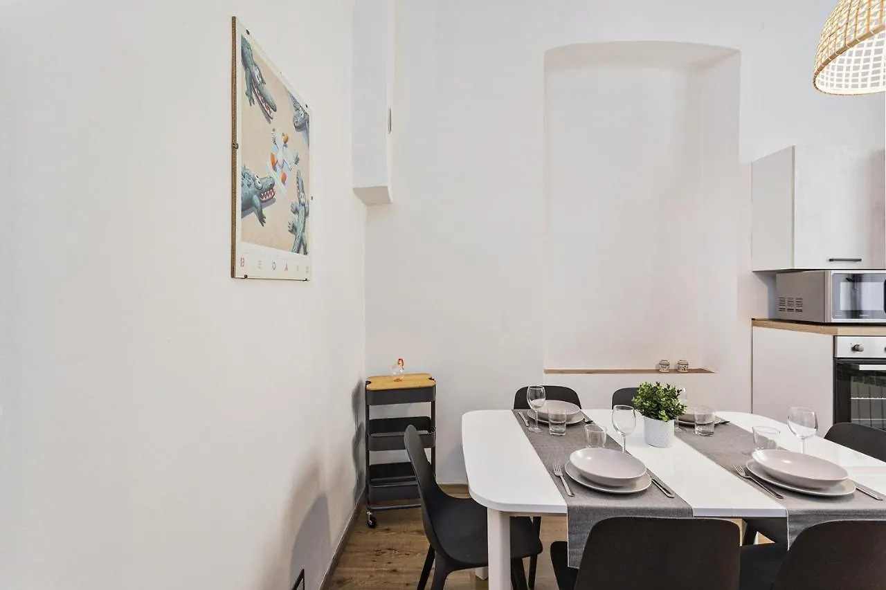 Central & Cozy Apartment By Wonderful Italy Genova